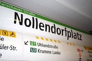 Eine bequeme Möglichkeit für die Anreise zum Winterfeldtplatz ist die U-Bahn Station Nollendorfplatz