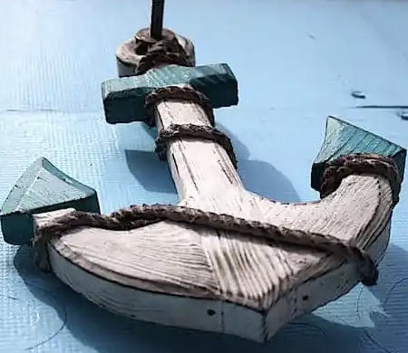 Das Foto zeigt einen Anker und symbolisiert die hanseatische Lebensart.